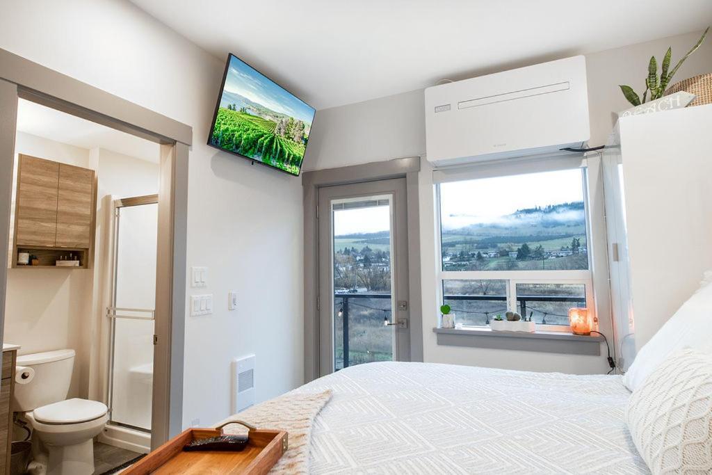 Vita Resort On Lake Okanagan Vernon Exterior photo